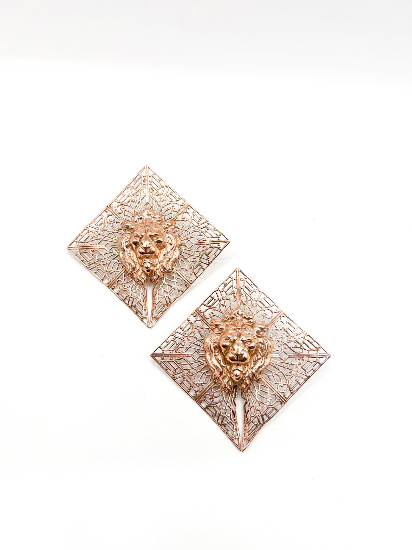Divine lion (Earrings)