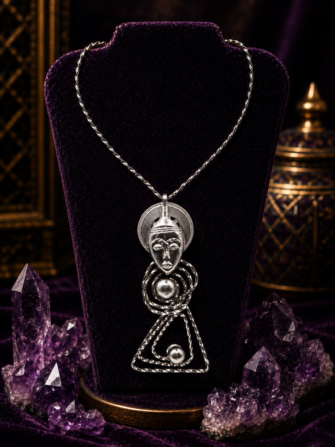 Queen Ramonda necklace