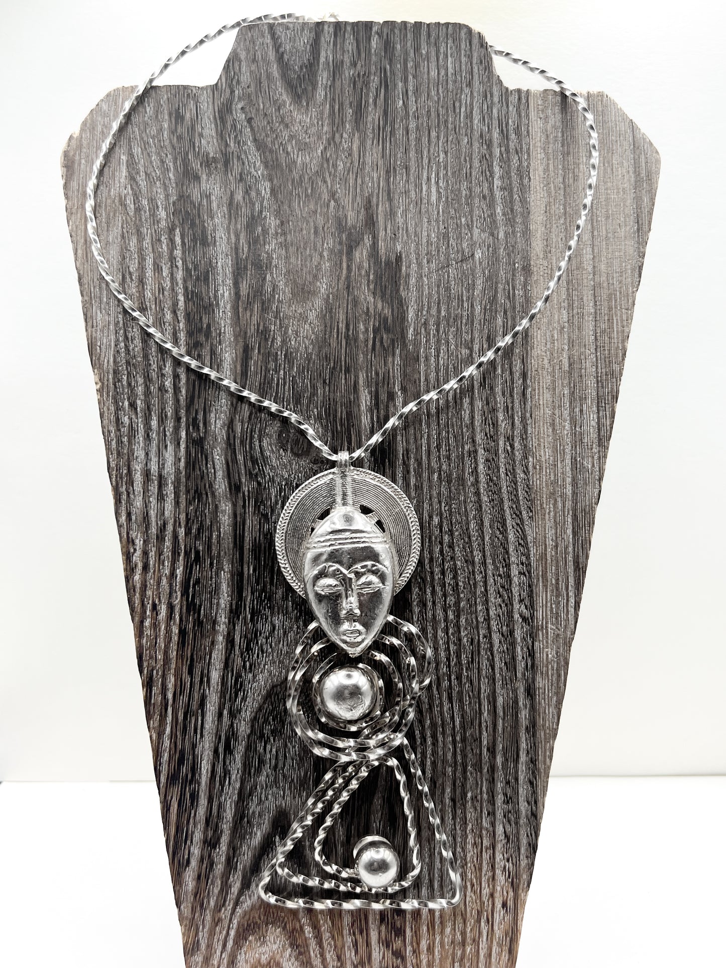 Queen Ramonda necklace