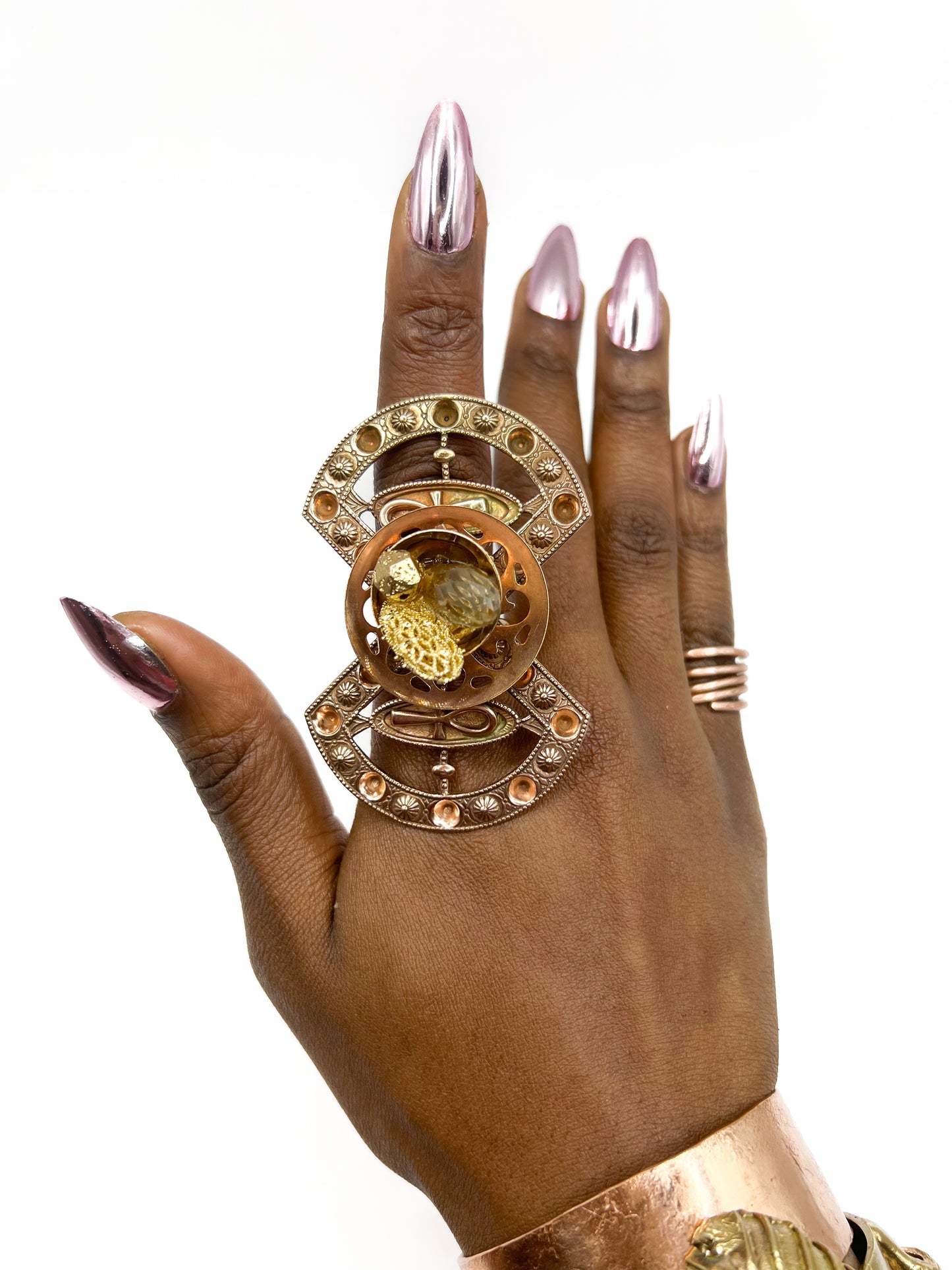 Golden treasure flower ring