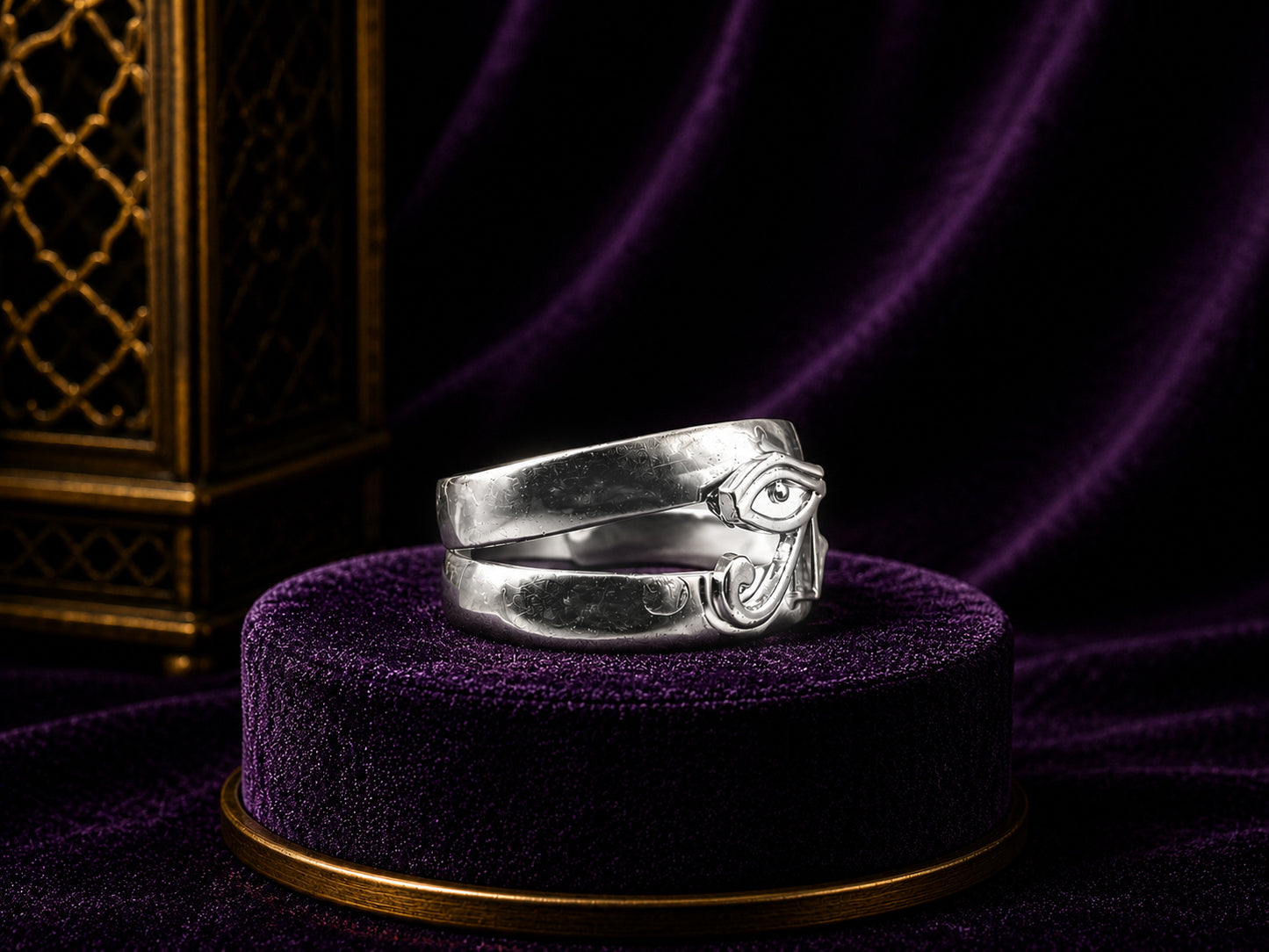 Silver eye of Heru arm cuff