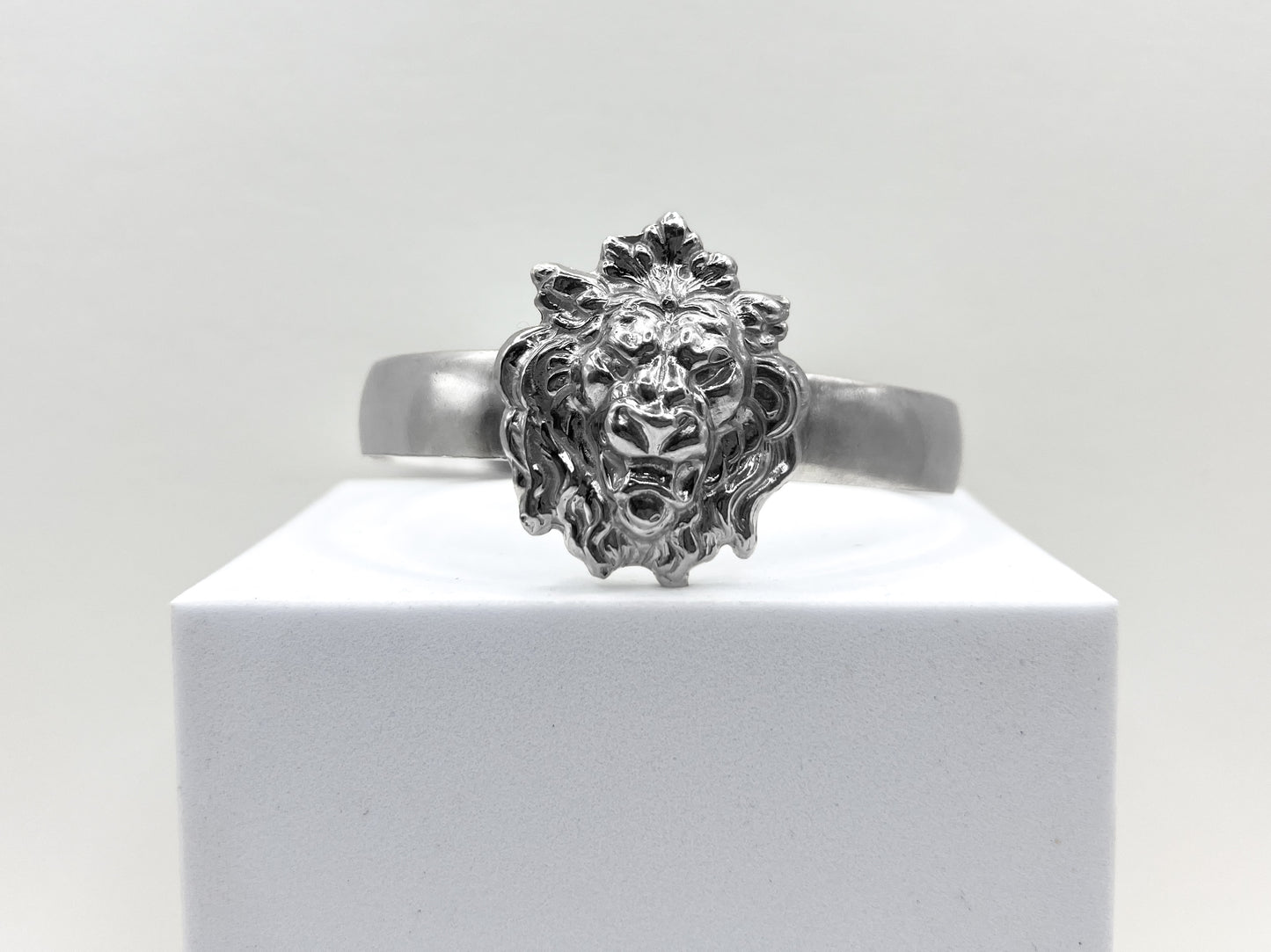 lions arm cuff